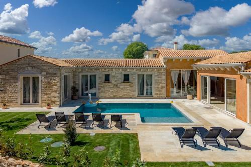 Villa Stonica - Rustic Istrian Pool Retreat - Happy Rentals