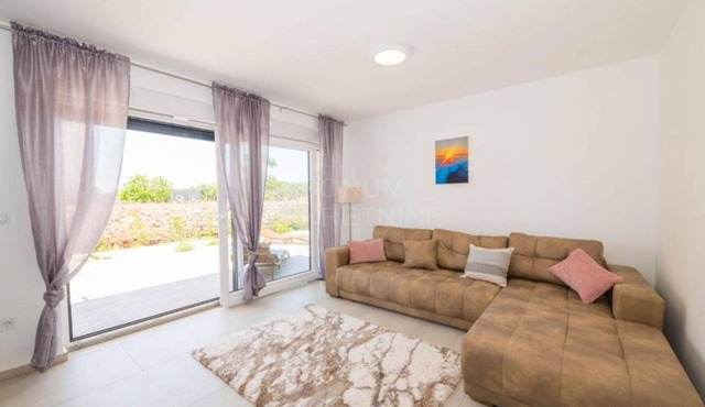 Villa Sunrise with Outdoor Pool - 4 Bedroom & Pool