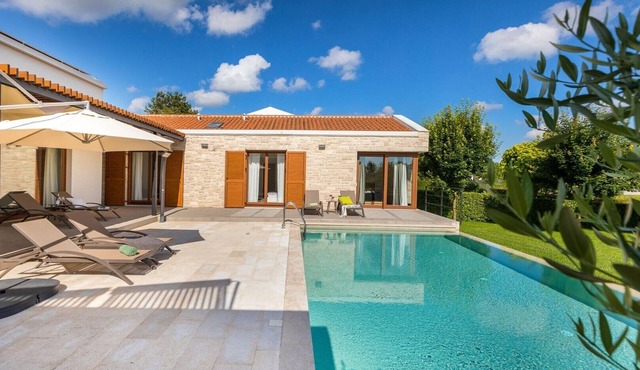 Villa Terra Nera - beautiful villa with private infinity pool in the heart of Istria