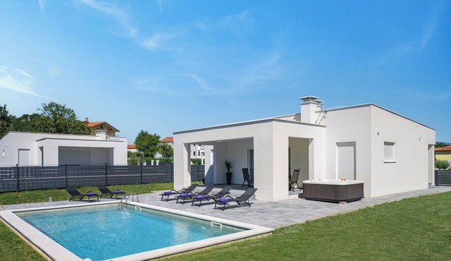 Villa Terris Pool & Jacuzzi, Labin, Croatia in Labin