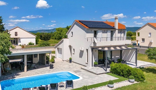 Villa Tonka near Krka National Park with big pool and 4 mountines bikes at disposal