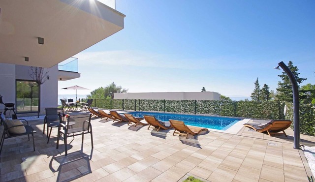 Villa Vert with Heated Pool