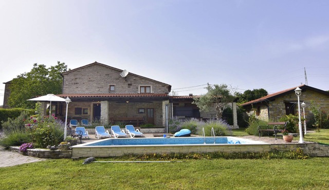 Villa Vesna, Grožnjan, with pool, WiFi, for groups and families, 3 rooms