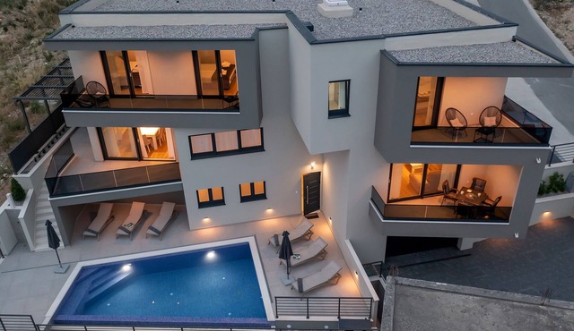 Villa VIP with heaed swimming pool and 4 Bedrooms, Several terraces with seaview