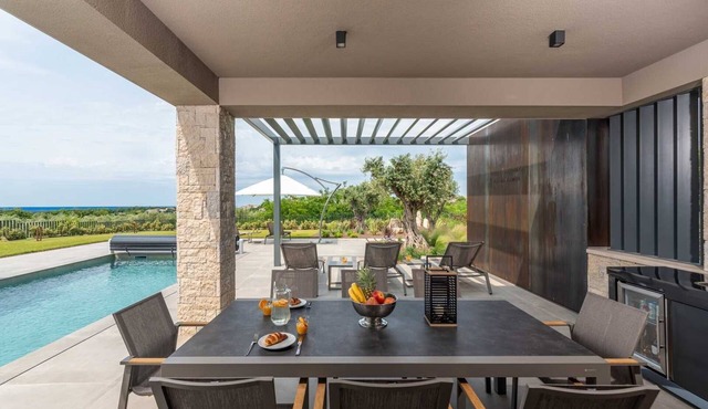 Villa Visignano with heated pool and welness facilities in Višnjan