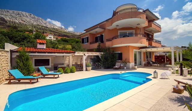 Villa Visnja - Six Bedroom Villa, Sleeps 10