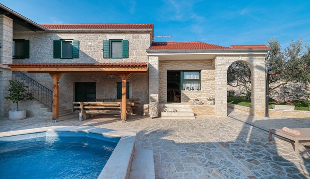 Villa Vita - Three Bedroom Villa with Swimming Pool