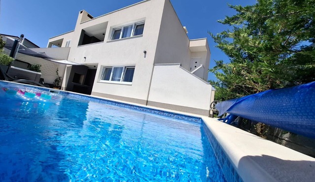 Villa Viva - with outdoor pool and jacuzzi