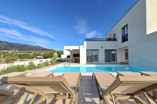 Villa Wave of love mit Meerblick, beheiztem Pool und direktem Strandzugang - familienfreundlich, 4 SZ, Rovanjska