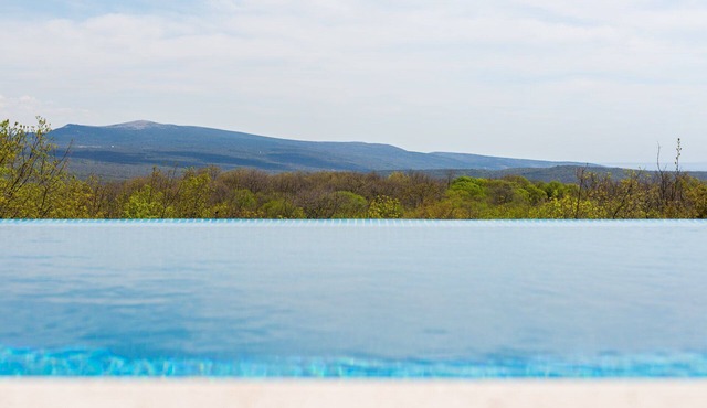 Villa Wisteria with Pool