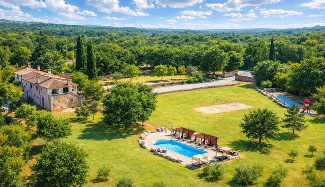 Villa with 9 bedrooms for 22 people STANCIJA NEGRICANI in Divšici