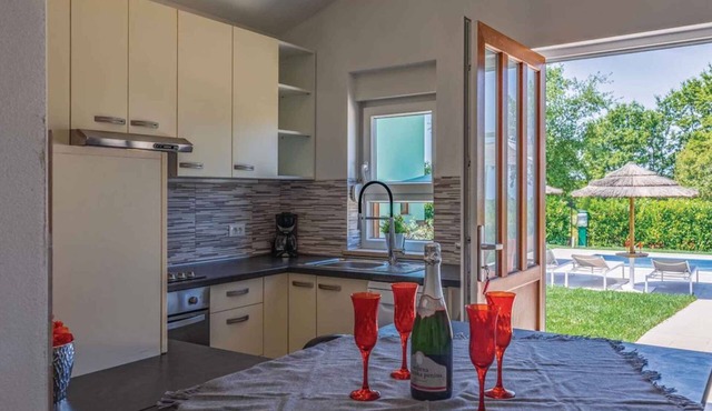 Villa with air conditioning, with barbecue facilities, with outdoor pool in Porec
