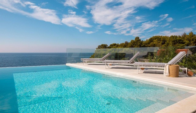 Villa with Infinity Pool