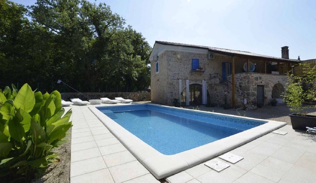 Villa with pool, air conditioning and 3 bathrooms