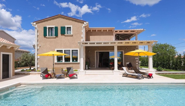 Villa with pool and sauna for up to 8 people in Central Istria in Kringa