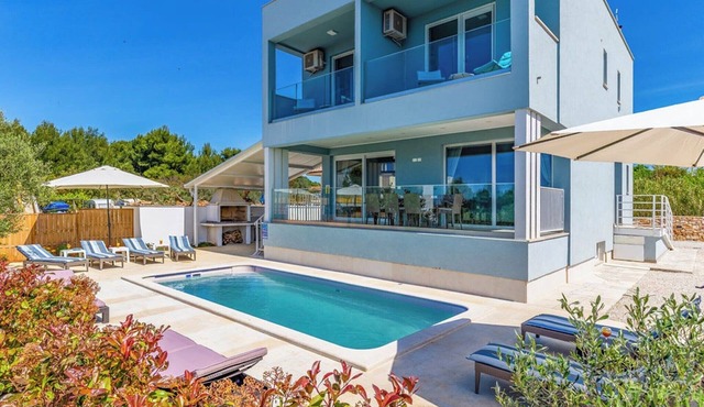 Villa with Pool and Sea View in Fazana - Horizont in Fažana