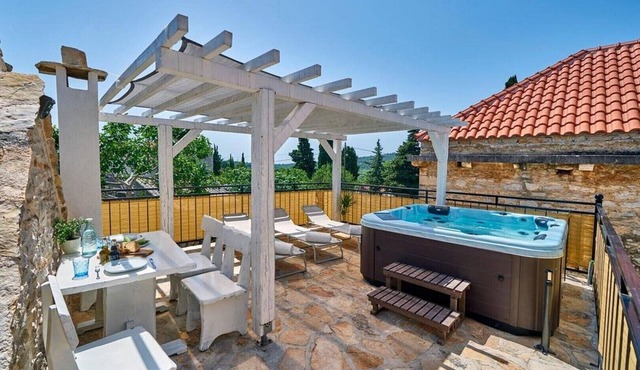 Villa with Private Jacuzzi in Šolta