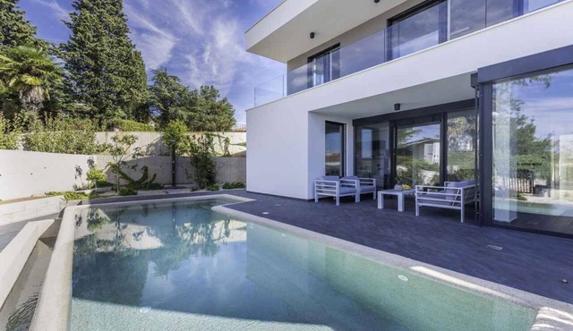 Villa with private pool, jacuzzi and sauna
