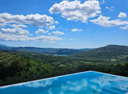 Villa with Private Pool & Lake View near Motovun, Casa Mille Olivi Modern