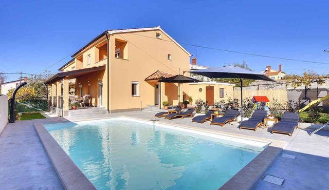 Villa with swimming pool and children's playground in Pula