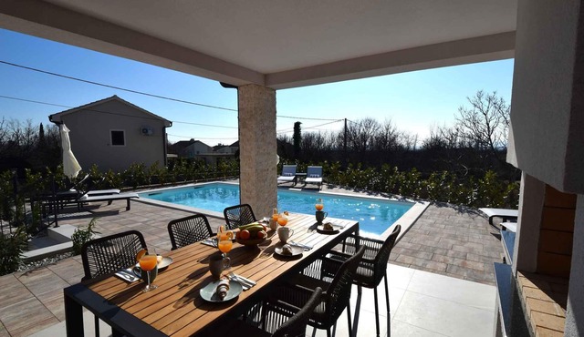 Villa with swimming pool