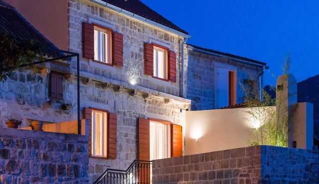 Villa Zdenka - Five Bedroom Villa with Terrace in Vis
