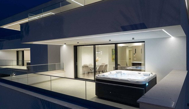 Villas Azimut - Superior apartment with private Jacuzzi and sea view