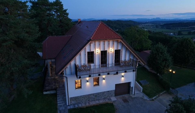 Vineyard Escape Herbersteinova klet in Tisina