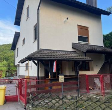 Vuglovec House