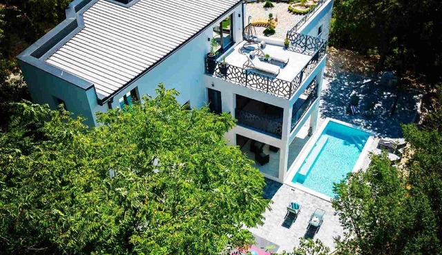 Wellness Villa- Four Bedroom Villa with Swimming pool in Grizane