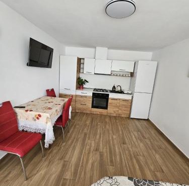White Apartment Peștera Urșilor in Chişcău