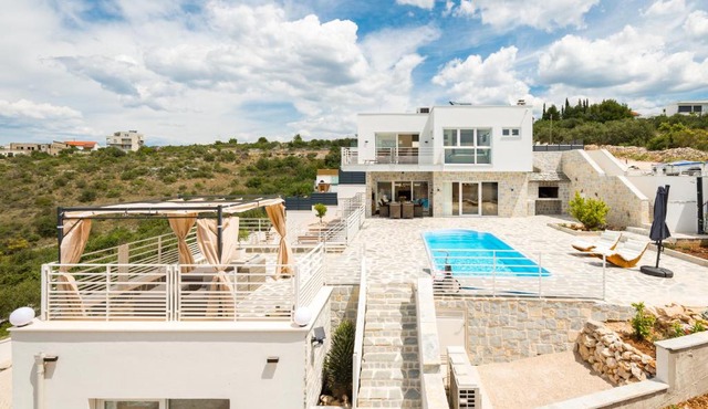 White Pearl Primošten