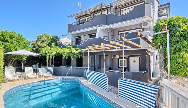 Wohnung in Okrug Gornji mit Privatem Pool by Interhome