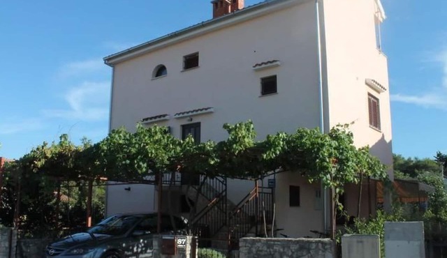 Wohnung Jadrija mit zwei Balkonen in Strandnähe by Interhome