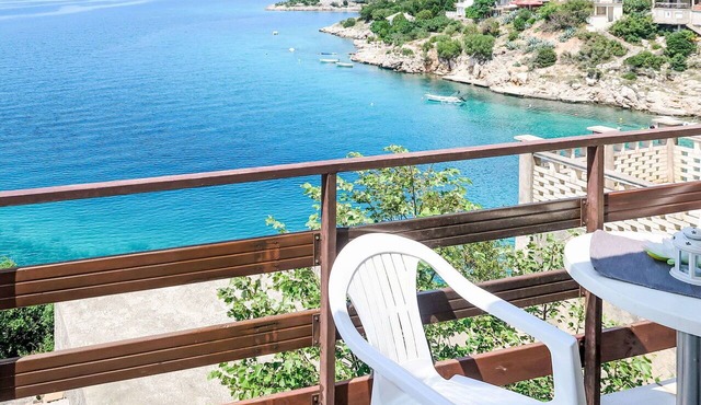 Wonderful private villa for 10 guests with A/C, WIFI, TV, terrace and pets allowed in Matijević