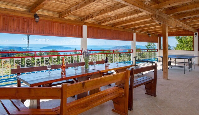 Wonderful private villa for 12 guests with A/C, WIFI, private pool, TV, terrace and pets allowed
