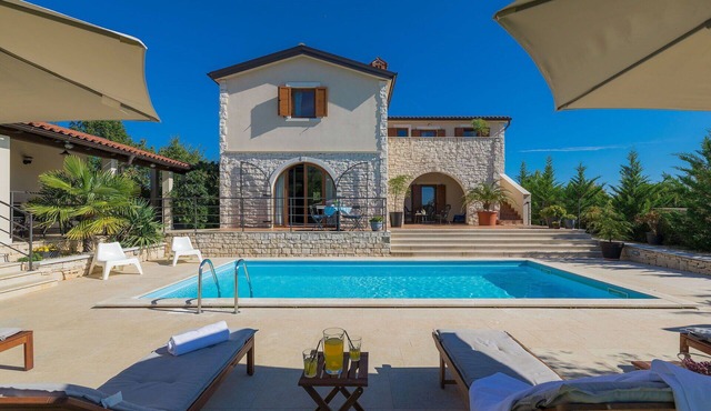 Wonderful private villa for 8 guests with WIFI, private pool, A/C, TV, terrace and pets allowed