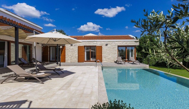 Wonderful private villa for 7 guests with WIFI, A/C, private pool, TV, terrace and pets allowed