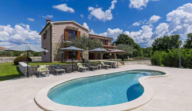 Wonderful private villa for 8 people with private pool, WIFI, A/C, TV, terrace and panoramic view