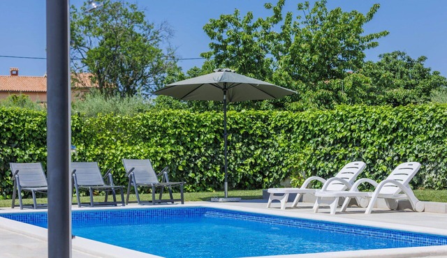Wonderful private villa for 6 people with WIFI, private pool, A/C, TV and terrace in Porec