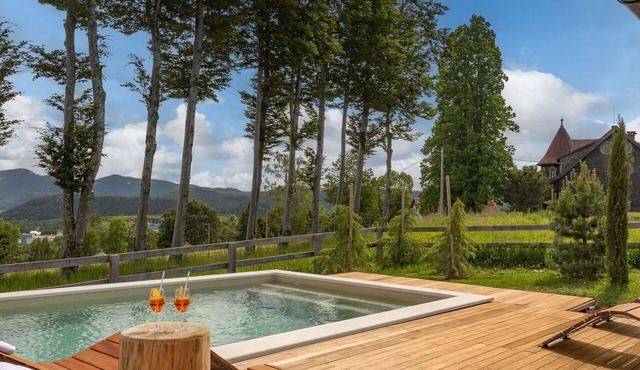 Wonderful private villa for 10 guests with private pool, WIFI, hot tub, TV, terrace and pets all.