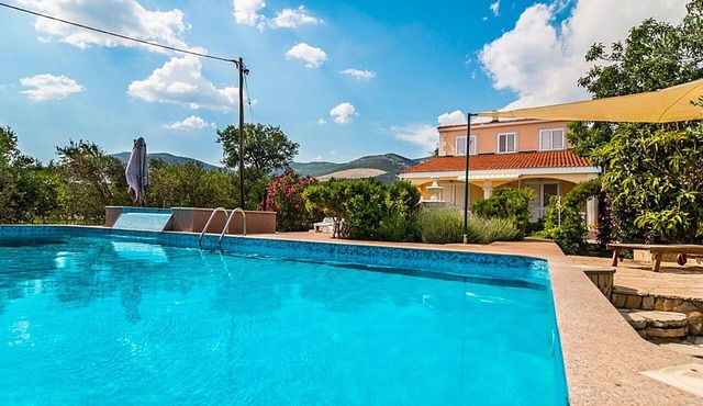 Wonderful private villa for 10 guests with private pool, A/C, WIFI, TV, terrace and pets allowed