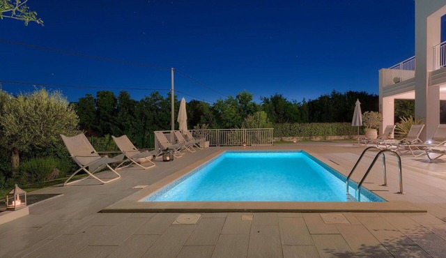 Wonderful private villa with private pool, A/C, WIFI, TV, terrace, pets allowed and panoramic view in Valhova