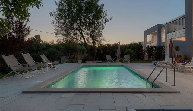 Wonderful private villa with WIFI, A/C, private pool, TV, terrace, pets allowed and panoramic view in Valhova