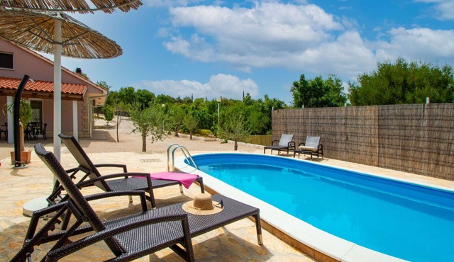 Wonderful private villa for 7 people with private pool, WIFI, A/C, TV and terrace