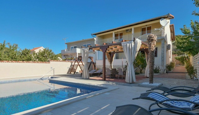 Wonderful private villa with private pool, A/C, WIFI, TV, patio, pets allowed and panoramic view