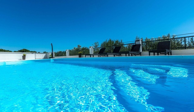 Wonderful private villa for 8 people with A/C, WIFI, private pool, hot tub, TV and terrace