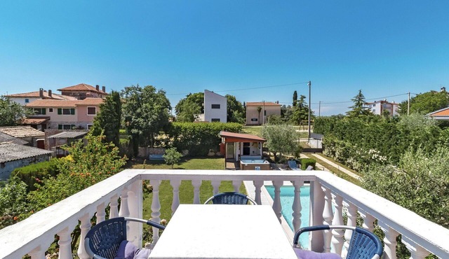 Wonderful private villa with A/C, WIFI, hot tub, private pool, TV, patio and pets allowed