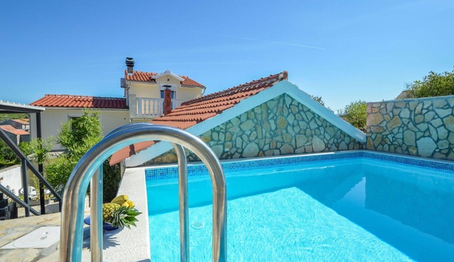 Wonderful villa for 5 people with WIFI, A/C, private pool, TV and terrace