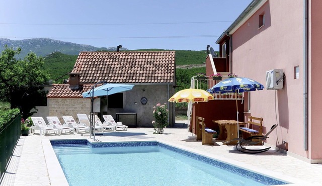 Wonderful villa for 6 guests with A/C, WIFI, private pool, TV, terrace, pets allowed and parking